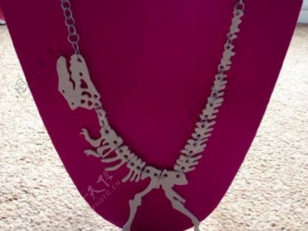 恐龙的骨头项链