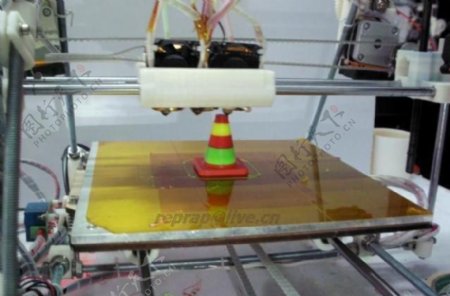 三基色3d打印机reprappro孟德尔路障模型