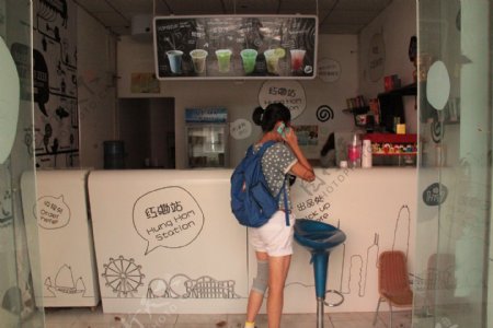奶茶店的女孩图片
