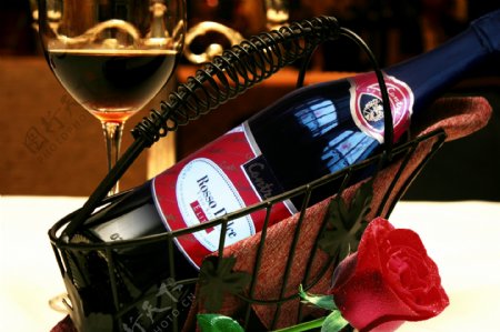 意大利玫瑰红汽酒图片