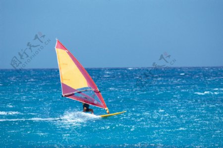 旅游度假清澈天空蓝天美景风景大海海水惊险刺激冲浪帆船