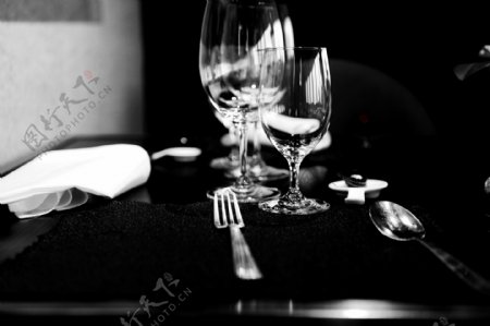 黑白餐具图片
