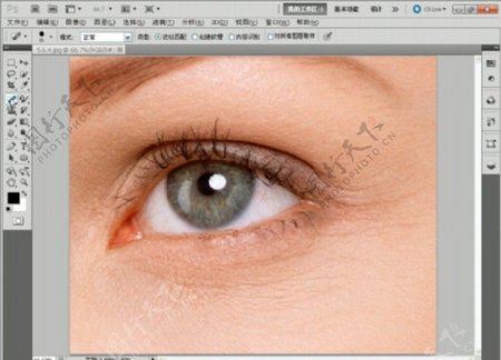 实战用修复画笔去除鱼尾纹和眼中血丝