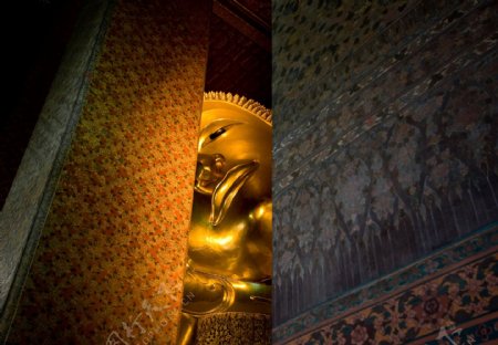 泰国壮观卧佛像图片
