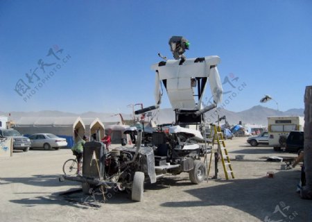 诺北干湖底火人艺术节又名燃烧的男人节BurningMan艺术花车消防机器人图片