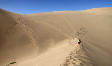 敦煌鸣沙山图片