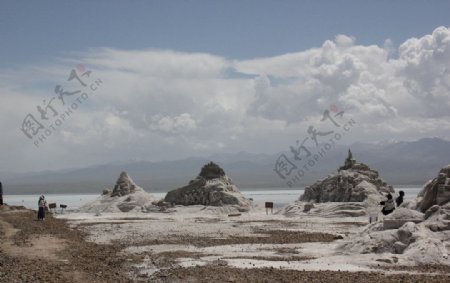 茶卡盐湖的盐雕图片