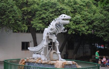 恐龙石像图片