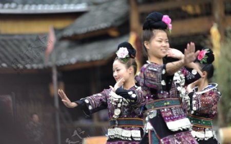 西江苗寨歌舞表演图片