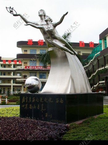 深圳塘尾万里小学雕塑图片