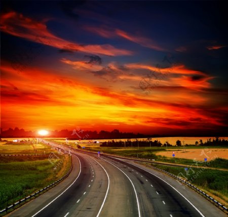 夕阳道路背景图片