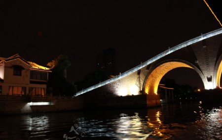 苏州夜晚桥洞图片
