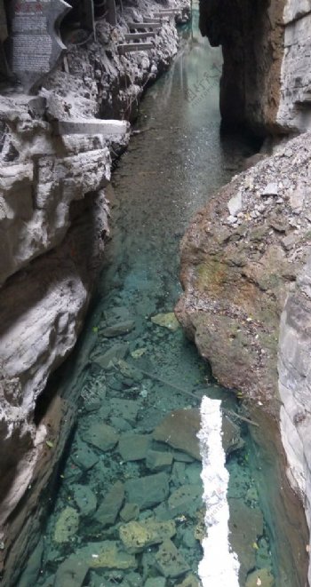 金刀峡溪水图片
