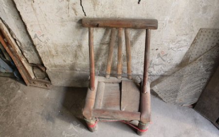 木质椅子图片