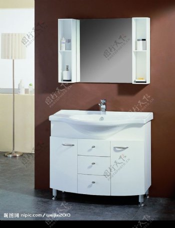 卫浴样板间浴室柜镜子图片