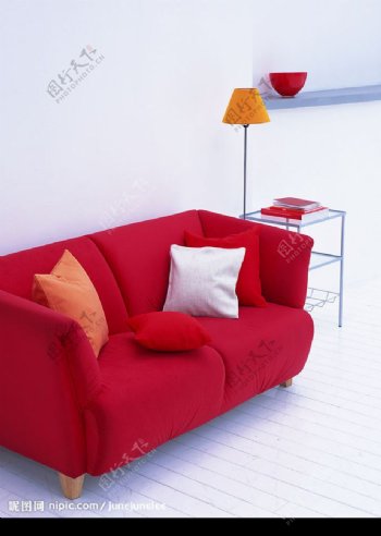 红色沙发01图片