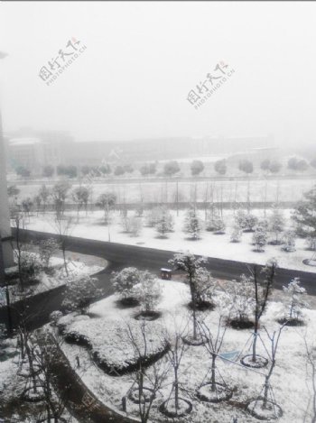 雪后城院图片