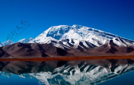 雪山喀湖图片