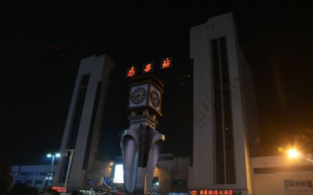 南昌站夜景图片