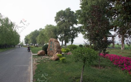莲花湖湖名碑石图片