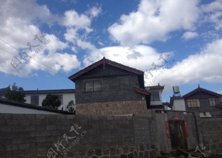 丽江束河古镇建筑物图片