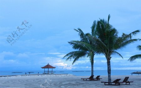 清晨巴厘岛海岸图片