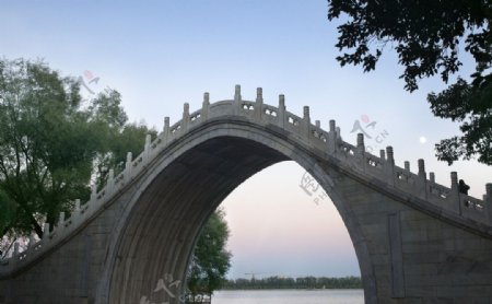 颐和园玉带桥明月图片