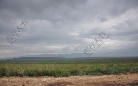 青海湖荒漠图片