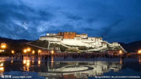 西藏布达拉宫的夜晚图片