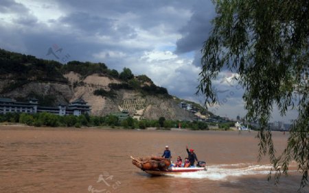 黄河上的羊皮筏图片