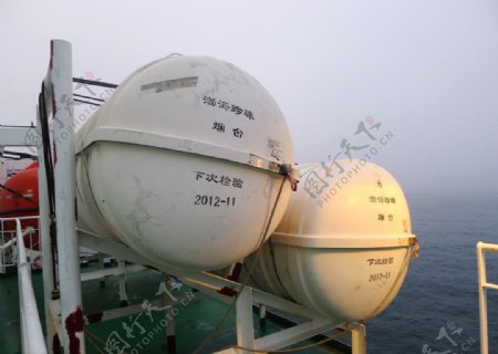 渤海珍珠号的救生筏图片