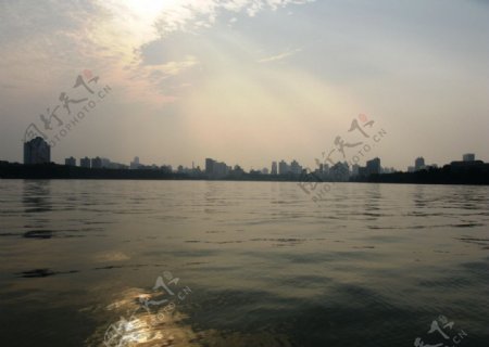 东湖斜阳图片