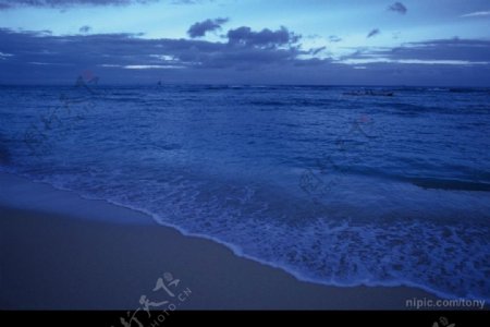 傍晚的沙滩风光图片