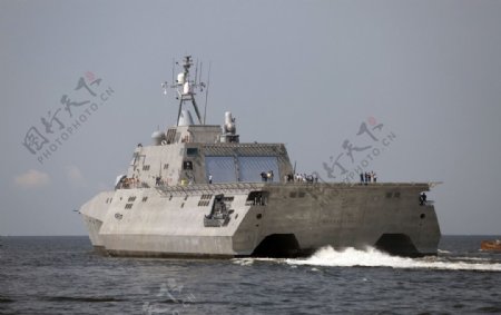 美国海军第二艘濒海战斗舰LCS2独立号后视图图片