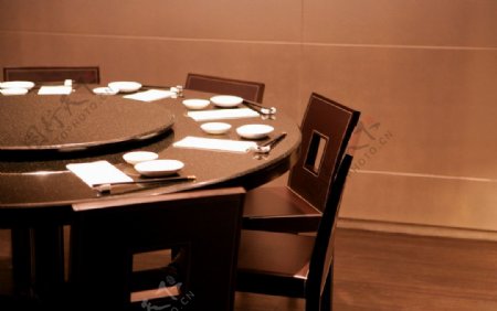 酒店餐桌图片