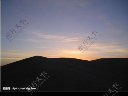 鸣沙山的清晨图片