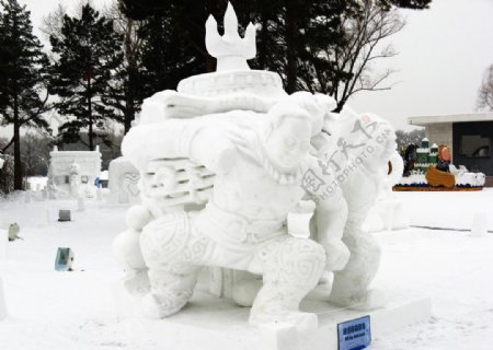 哈尔滨冰雪展雪雕出征的黑骏马图片