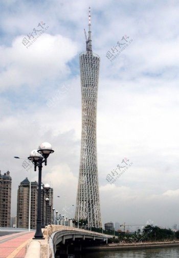 广州新电视塔在建南天柱桥路灯图片