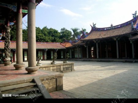 台北三級古蹟孔廟大成殿遙望儀門图片