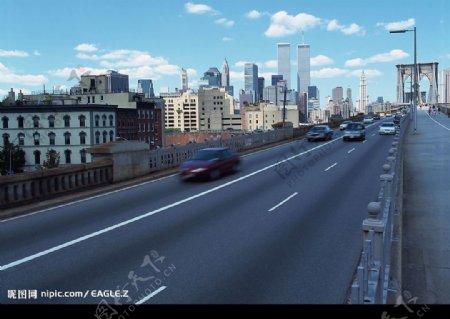 曼哈顿里的单行道公路图片