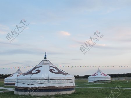 草原清晨蒙古包图片