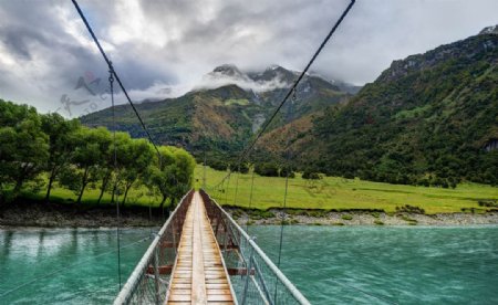 新西兰铁索桥图片