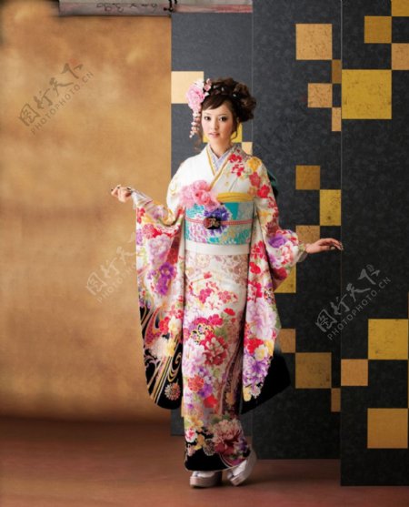 日本少女模特和服展示图片