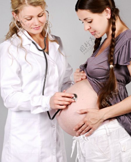 医生给孕妇做检查图片