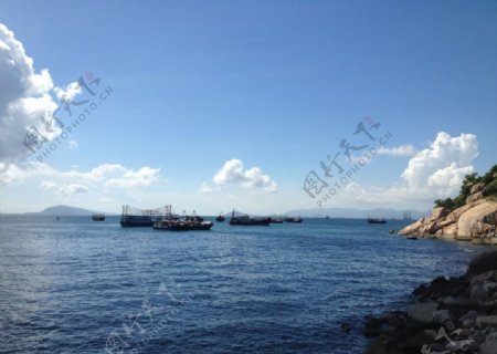 外伶仃岛海上的渔船图片