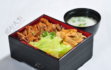 日式九州牛肉定食套餐图片