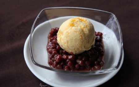 红豆冰激凌雪糕图片