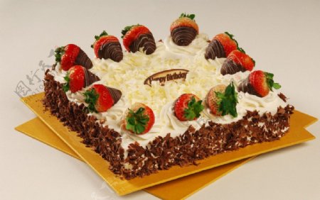 顶级纯巧克力奶油水果草莓蛋糕图片