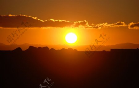 夕日太陽地平線图片