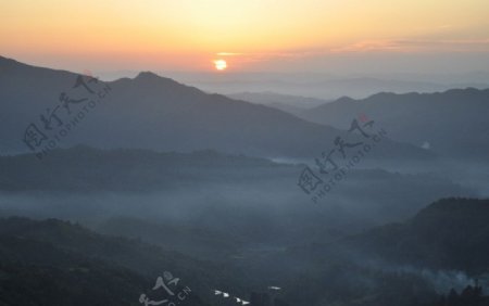 三省坡夕阳图片